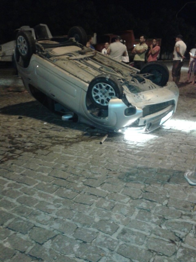 carro capota em itaberaba 1