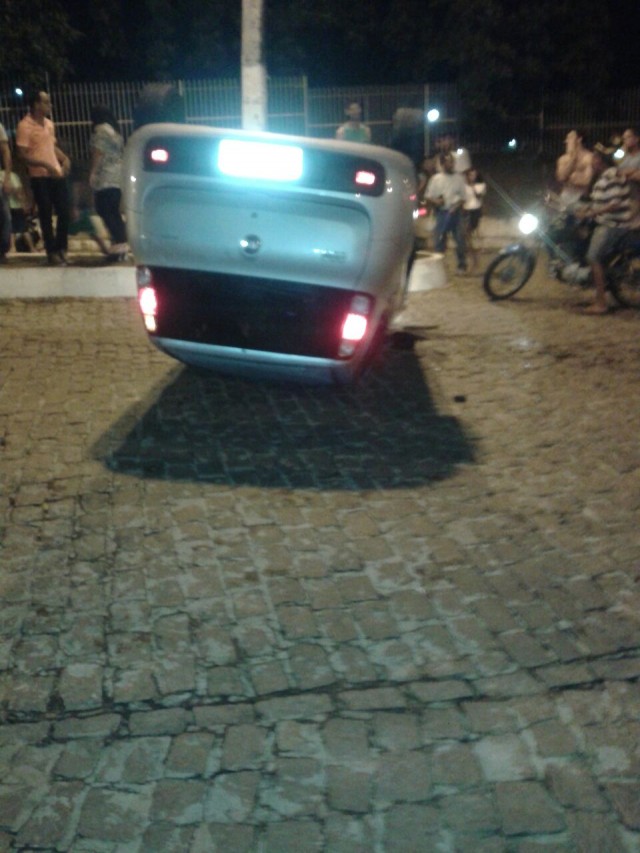 carro capota em itaberaba