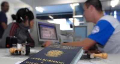 13042,pais-perde-quase-100-mil-postos-de-trabalho-em-janeiro-2