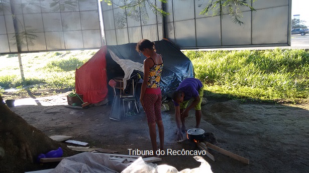 casal-barraca-de-lona