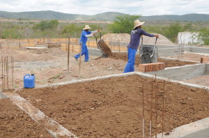 Obra em andamento no bairro Irmã Dulce