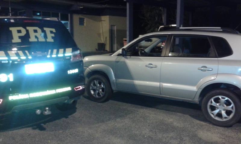 PRF recupera veiculo roubado na BR-242 em Itaberaba