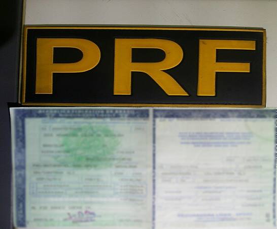 Itaberaba: PRF flagra condutor com CRLV adulterado na BR 242