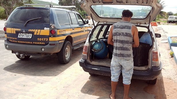 PRF apreende Ipanema com diversas irregularidades na BR 242