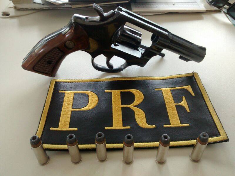 Comerciante é preso com arma e produtos falsificados em Itaberaba