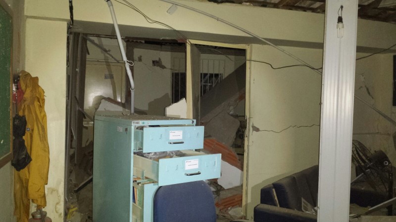 Bandidos explodem agencia dos correios de Macajuba