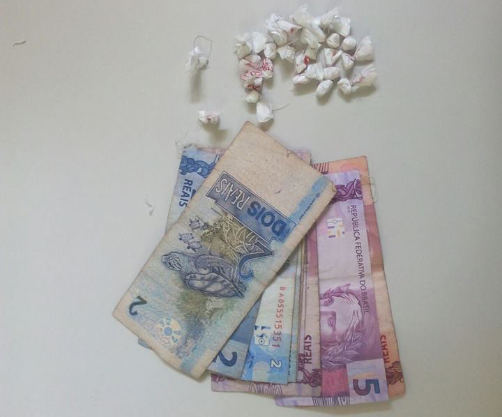 Homem é preso com 20 pedras de chack em Itaberaba