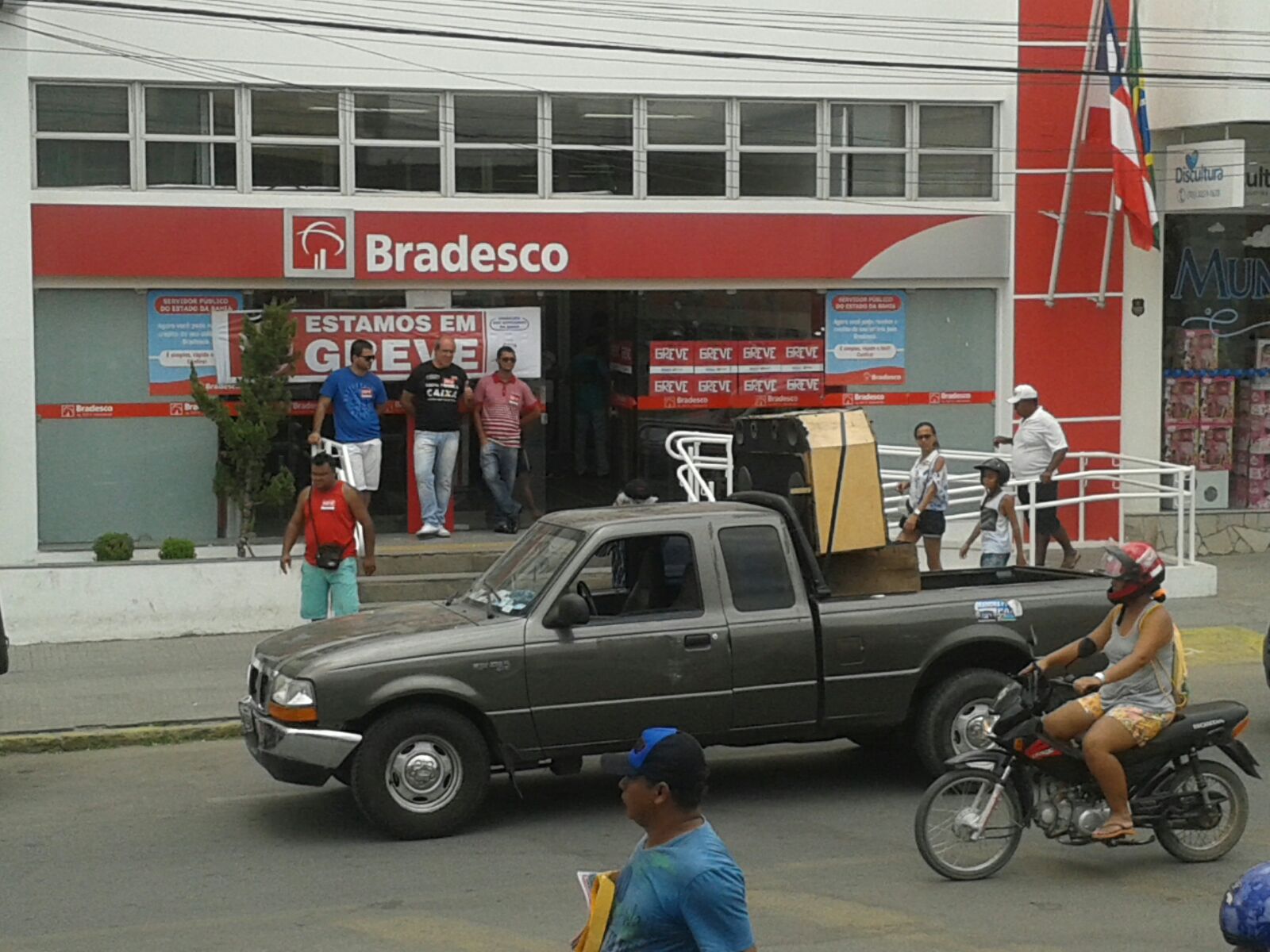 A greve dos bancos começou hoje e todas as agencias de Itaberaba estão fechadas