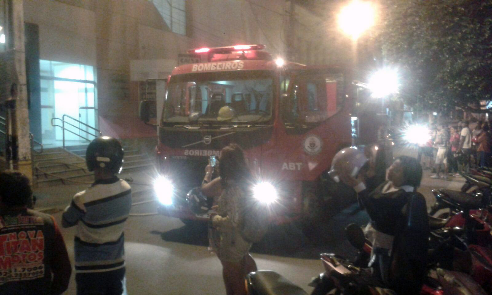 Dispositivo libera fumaça em banco, assusta moradores em Itaberaba