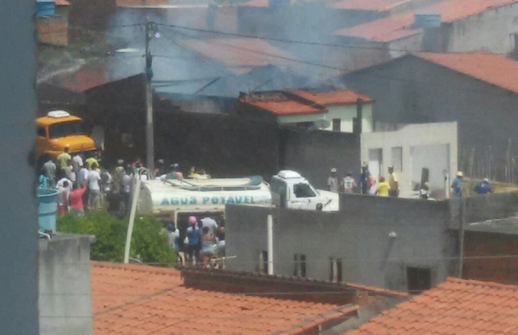 Incêndio destrói casa em Ipirá