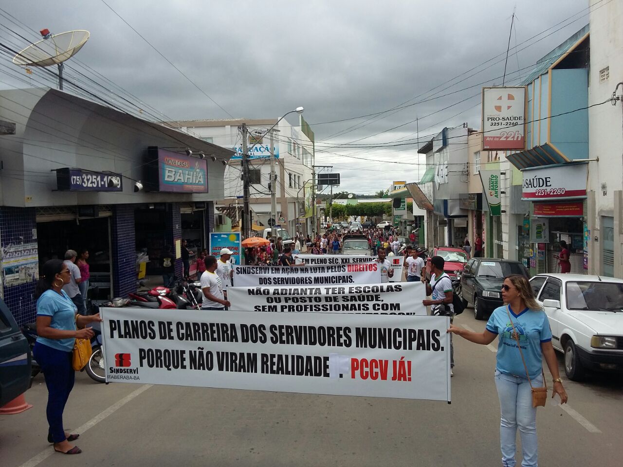 Servidores lotam as ruas de Itaberaba nesta quinta-feira
