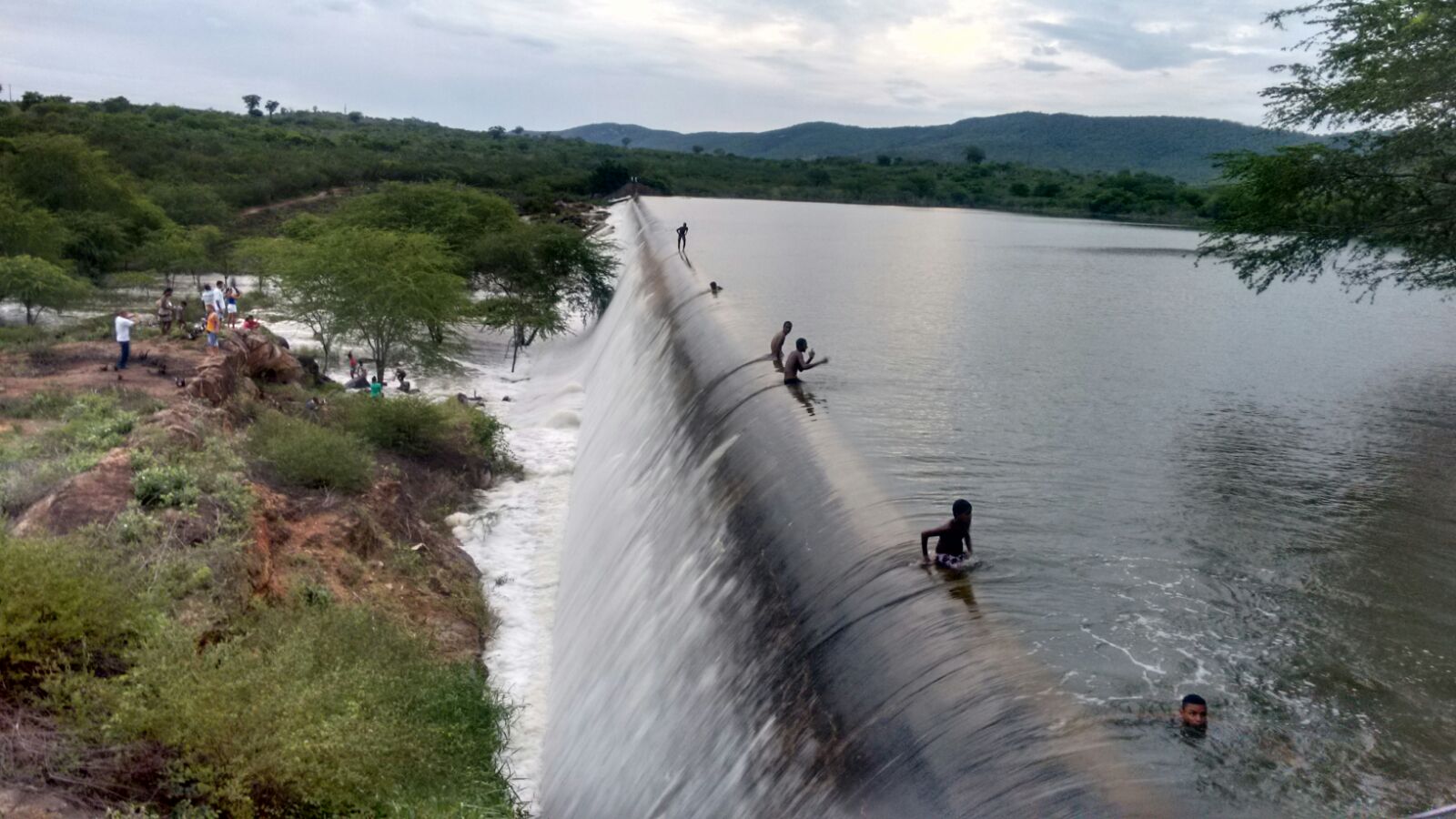 Itaberaba: Chuvas promovem um espetáculo de beleza na barragem do Juracy Magalhães