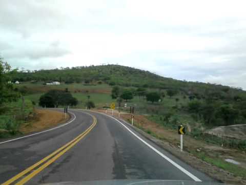 Pelo menos duas pessoas ficaram feridas em acidente na BA-046 entre Iaçu e Itaberaba