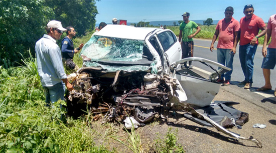 Acidente na BR-242 deixa motorista gravemente ferido