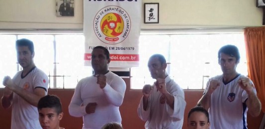 Atletas da ASKADOI se preparam para o brasileiro de Karatê