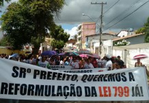 Servidores municipais paralisam atividades em Itaberaba