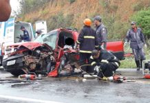 Duas pessoas ficam feridas em grave acidente na BR-242