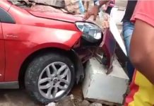 Vídeo: Carro destrói quiosque na feira nova em Itaberaba