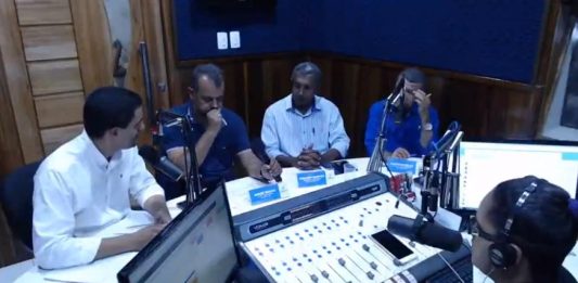 Ricardo presta contas com a imprensa em inédita rede de rádio e internet