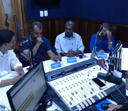 Ricardo presta contas com a imprensa em inédita rede de rádio e internet