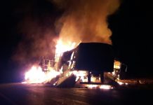 Após acidente, carretas pegam fogo na BR-242