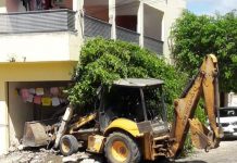 Retroescavadeira invade casa em Itaberaba