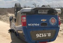 Viatura capota na zona rural de Itatim, na Chapada Diamantina