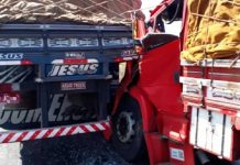 Batida entre caminhões deixa trânsito complicado na BR-242