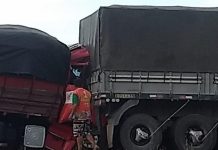 Grave acidente com carreta e caminhão na BR-242, em Itaberaba