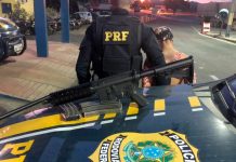 Mulher é presa com fuzil AR-15 em Itaberaba