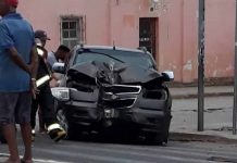 Veículo sofre grave colisão no centro de Itaberaba neste domingo