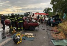 Acidente entre carros deixa oito pessoas feridas na BR-242