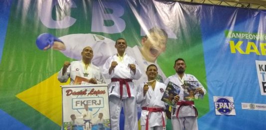 Atletas da Askadoi participaram do Campeonato Brasileiro de Karatê em Recife