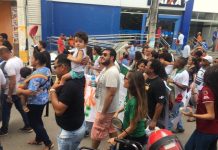 Professores e estudantes protestam contra bloqueio de recursos da educação em Itaberaba
