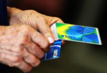 Caixa começa a pagar PIS para cotistas a partir de 60 anos