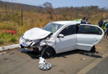 Mulher morre e 8 pessoas ficam feridas em acidente na BR-242