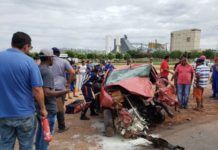 Batida entre carro e caminhonete deixa feridos na BR-242