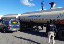 PRF apreende carreta de combustível com nota fiscal fraudada na BR-242, em Boa Vista do Tupim