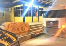 Após abordagem, PRF apreende caminhão de carga adulterado na BR-242