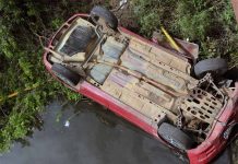 Carro cai da ponte no Rio Piranhas, em Itaberaba