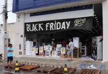 Início da Black Friday tem movimento tranquilo em Itaberaba