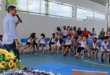 Prefeitura de Itaberaba distribui 5,5 mil tênis para alunos e 200 notebooks para professores da rede municipal