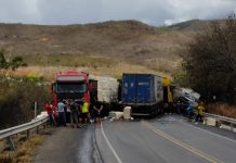 Grave acidente, envolvendo vários veículos na BR-242