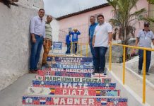 Escadaria é revitalizada com arte em mosaico em Itaberaba