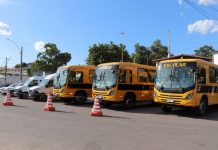Prefeitura de Itaberaba realiza entrega três ônibus escolares e mais quatro veículos novos