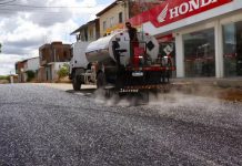 Bairro Conjunto Universitário ganha 12 mil metros de asfalto em Itaberaba