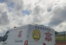 Casal fica ferido após acidente entre carro e moto na BA-052, em Ipirá