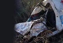 Mãe e filha morrem em acidente entre ambulância e carreta na BR-242