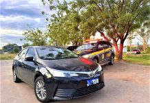 Homem é preso na BR-242 com Corolla roubado Homem é preso na BR-242 com Corolla roubado