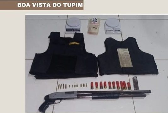 Policia aprende arma de fogo, munições e colete balístico durante operação em Boa Vista do Tupim